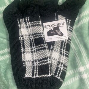 Snoozies Black and White Plaid Socks